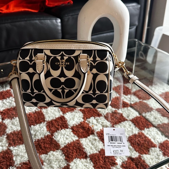 Authentic Coach crossbody - Picture 3 of 3